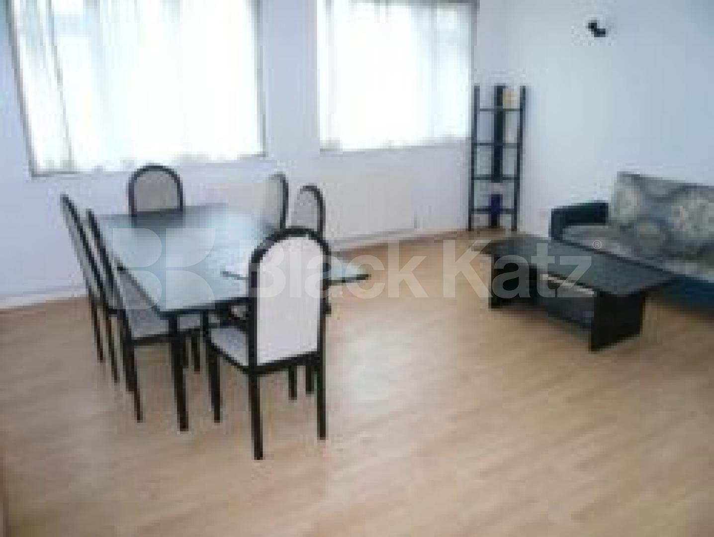 			VIEWINGS HIGHLY RECOMMENDED!!!, 2 Bedroom, 1 bath, 1 reception Flat			 Newnham road, WOOD GREEN N22